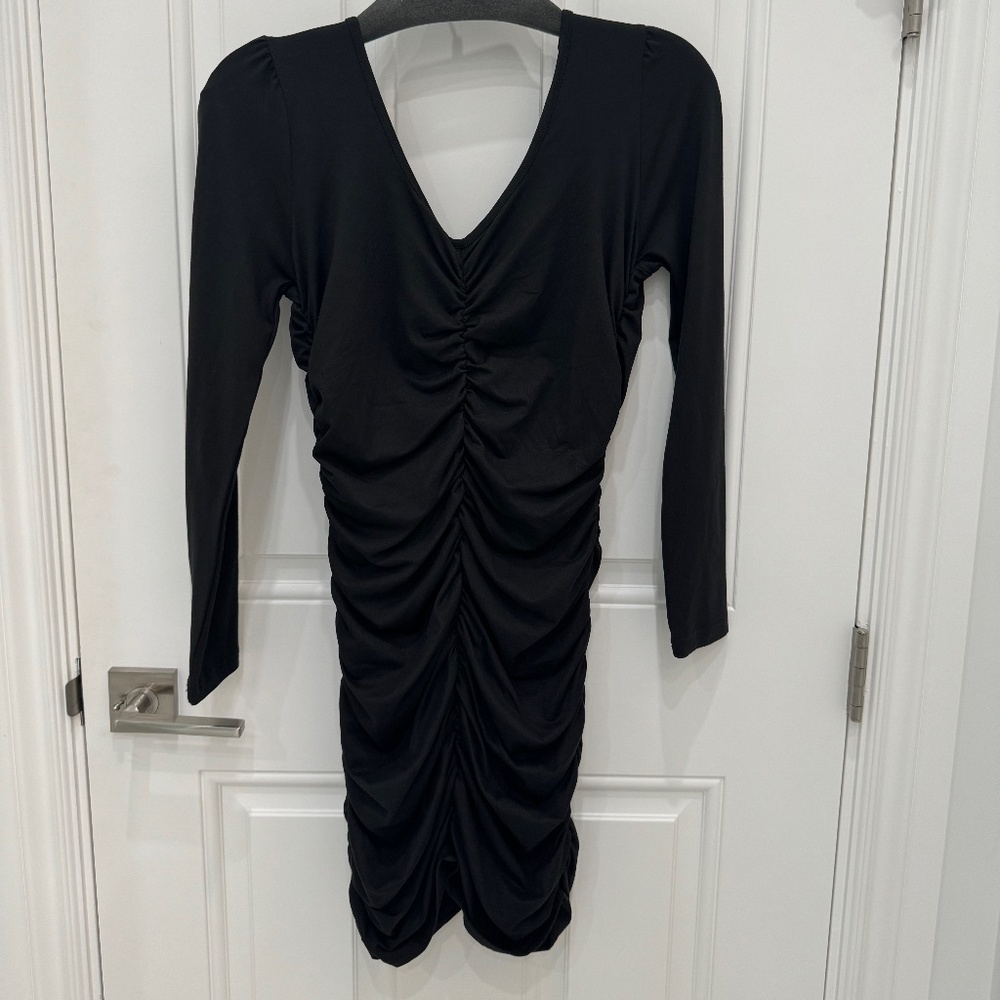 Bodycon Black ruched Dress. Never worn! Size M* Fun!